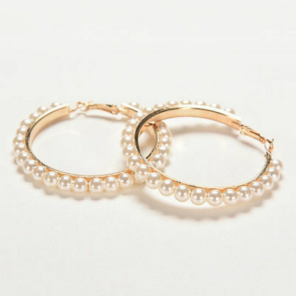 SALE! 5⭐Rated! Pearl & Gold Hoop Earrings - Picture 6 of 6